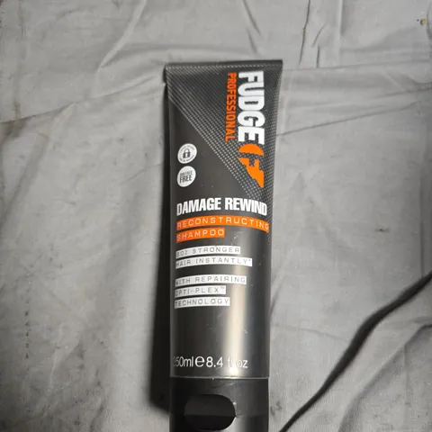 FUDGE PROFESSIONAL DAMAGE REWIND RECONSTRUCTING SHAMPOO, 250ML