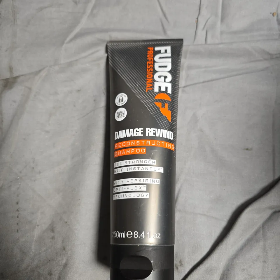 FUDGE PROFESSIONAL DAMAGE REWIND RECONSTRUCTING SHAMPOO, 250ML