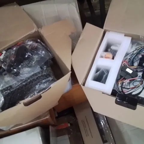 LARGE BOX CONTAINING ASSORTED CAR MULTIMEDIA SYSTEM INTERFACES // MODELS VARY