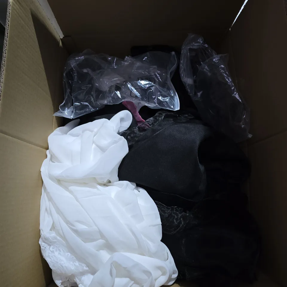 BOX OF APPROXIMATELY 25 CLOTHING ITEMS INCLUDING: MULTICOLOURED CARDIGAN, GOLD CHEST DRESS AND BLUE JEANS