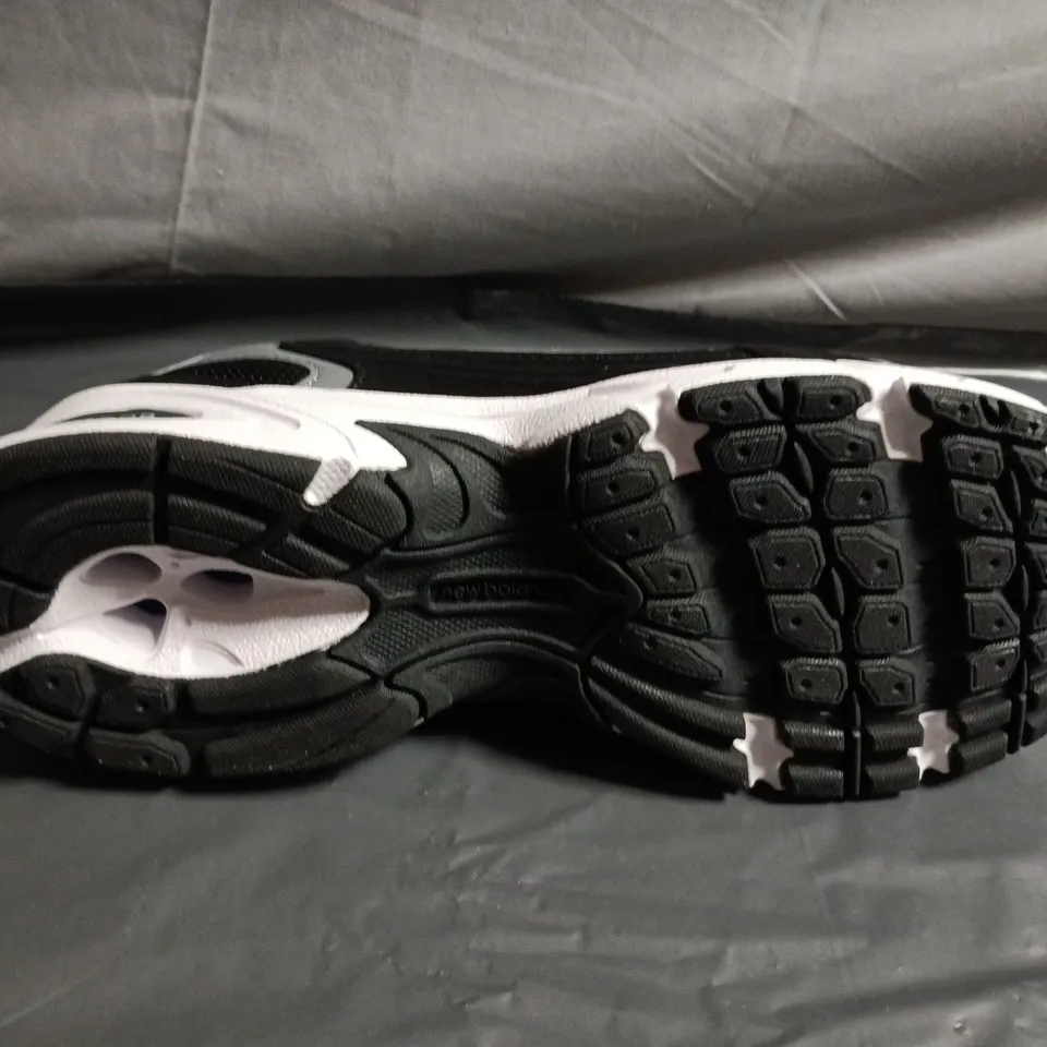 UNBOXED PAIR OF NEW BALANCE 530 SHOES –UK SIZE 7