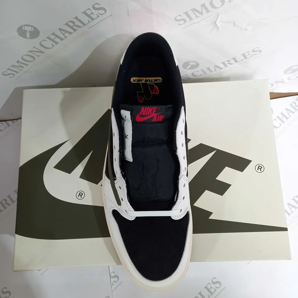 BOXED PAIR OF NIKE AIR JORDAN 1 WOMANS LOW UK 9.5