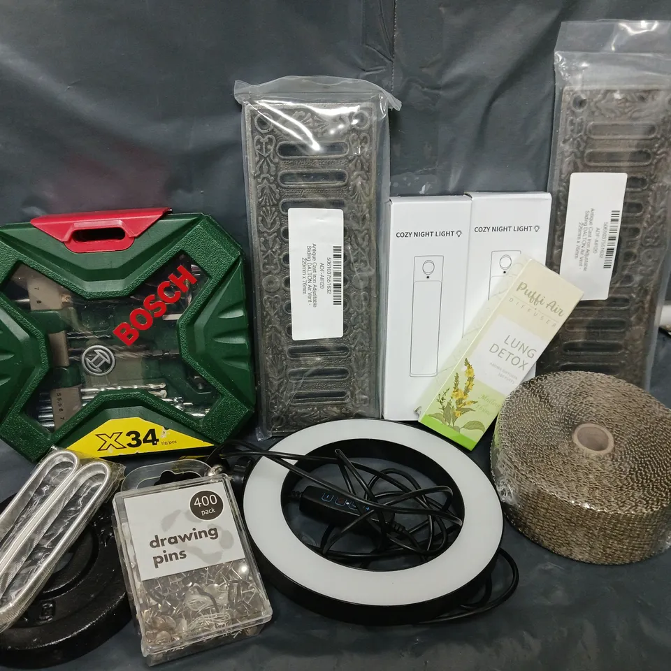 APPROXIMATELY 20 ASSORTED HOUSEHOLD ITEMS TO INCLUDE DRAWING PINS, COZY NIGHT LIGHT, CAST IRON AIR VENT COVER, ETC