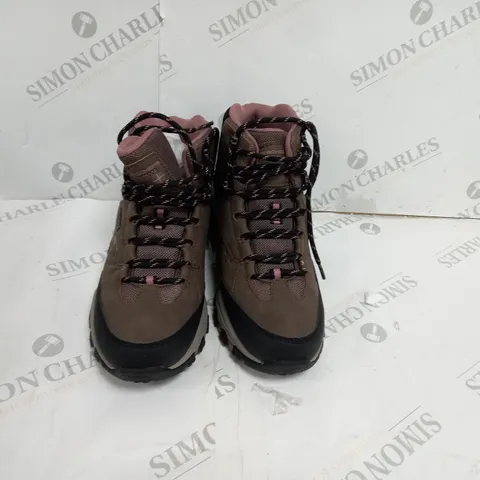 pairs of sketchers hiking boots size 4
