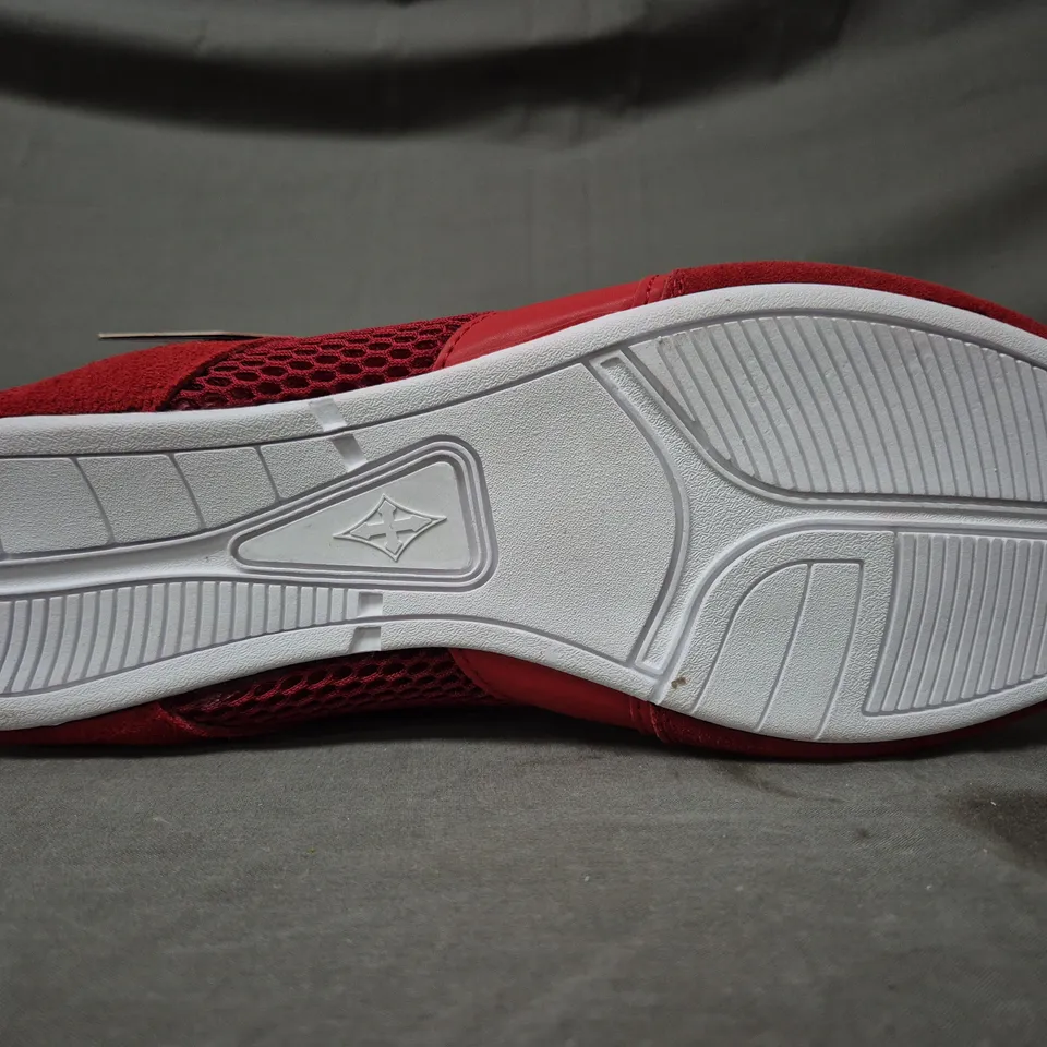 BOXED PAIR OF IRON TANKS TITAN III GYM SHOES IN RED UK SIZE 10