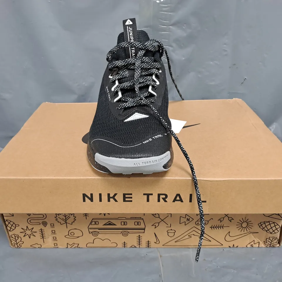 BOXED PAIR OF NIKE RUNNING JUNIPER TRAIL 3 TRAINERS IN BLACK SIZE UK 3.5