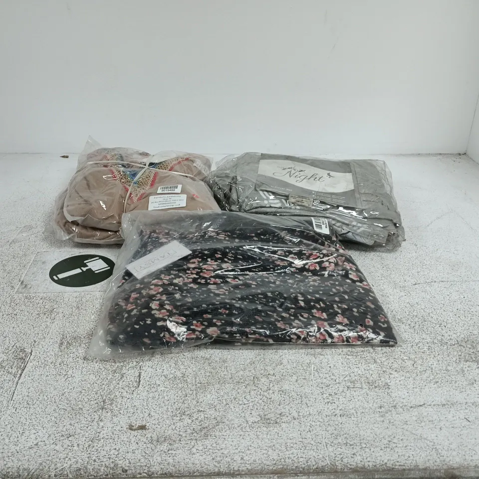 BOX OF APPROXIMATELY 22 ASSORTED ITEMS TO INCLUDE SERENITY NIGHT DUVET COVER SET, TAMSY CLOTHING, & MAISI CLOTHING ETC