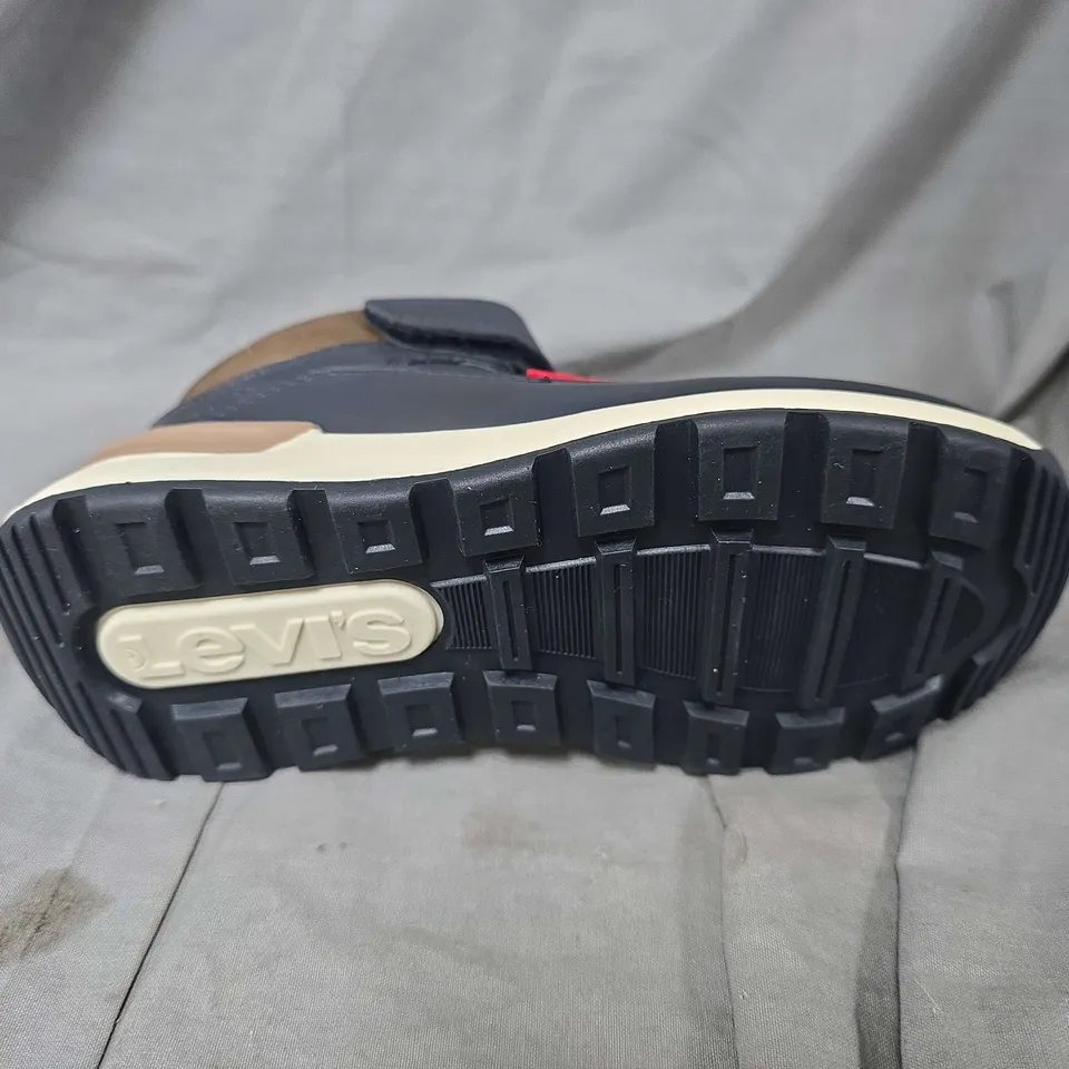 UNBOXED PAIR OF LEVIS ASCOT CHILDRENS MINIS IN NAVY - UK 11