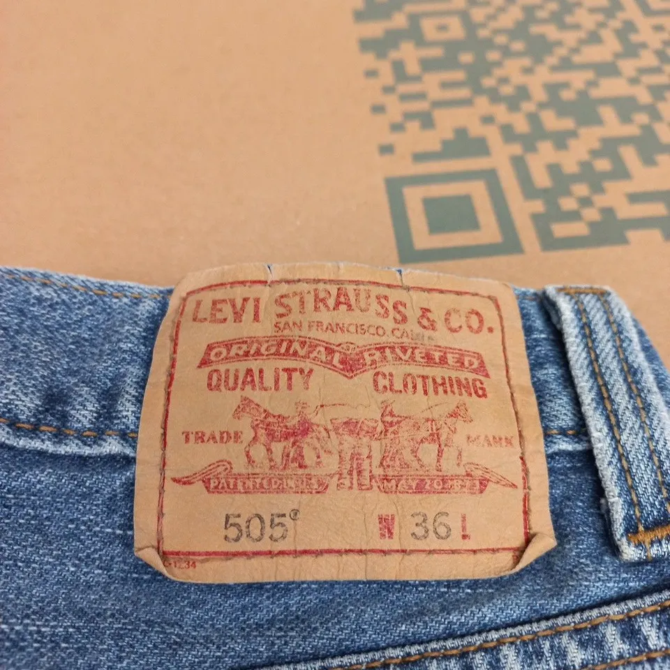 LEVI'S 505 STRAIGHT FIT DENIM SHORTS, SIZE 36, BLUE – MADE IN LESOTHO
