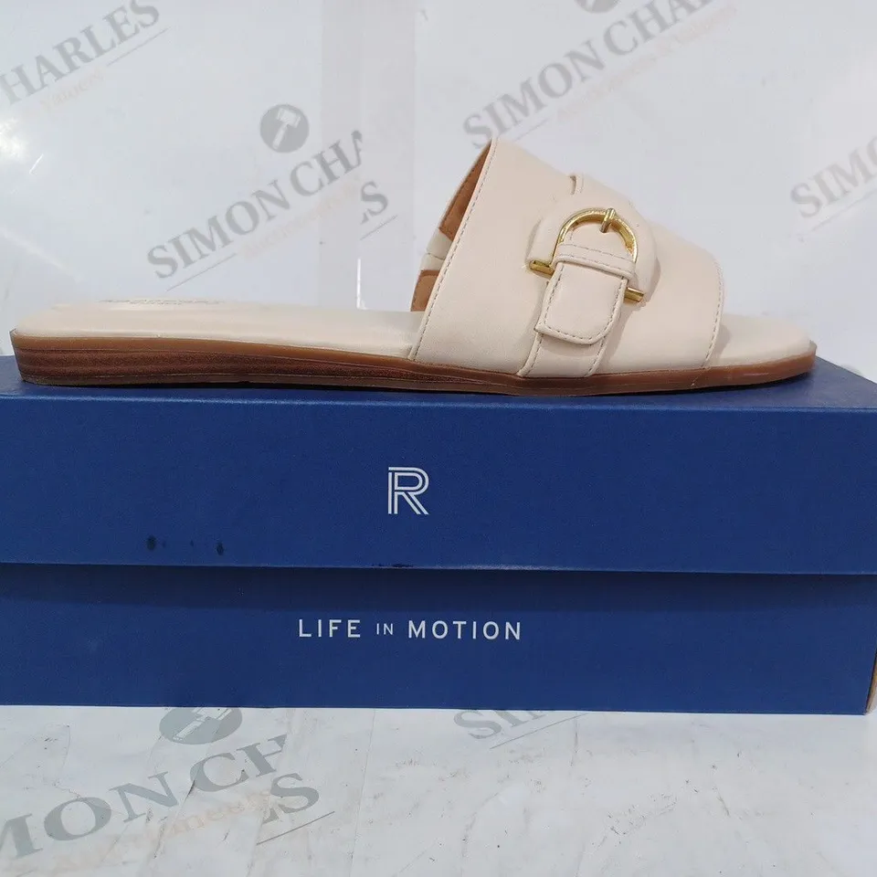 BOXED PAIR OF ROCKPORT YARA FLAT SANDALS IN BEIGE UK SIZE 7