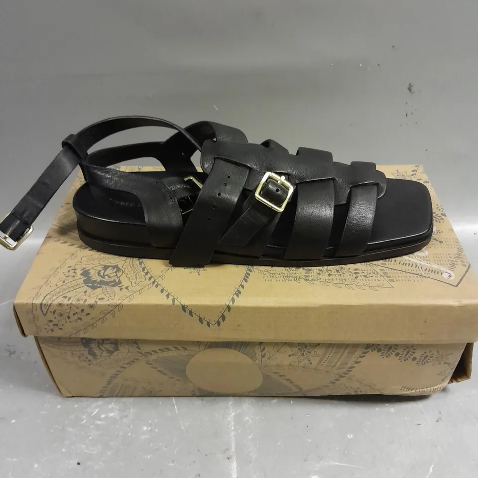 BOXED PAIR OF FREE PEOPLE HOOKED FISHERMAN SANDALS IN BLACK - 9