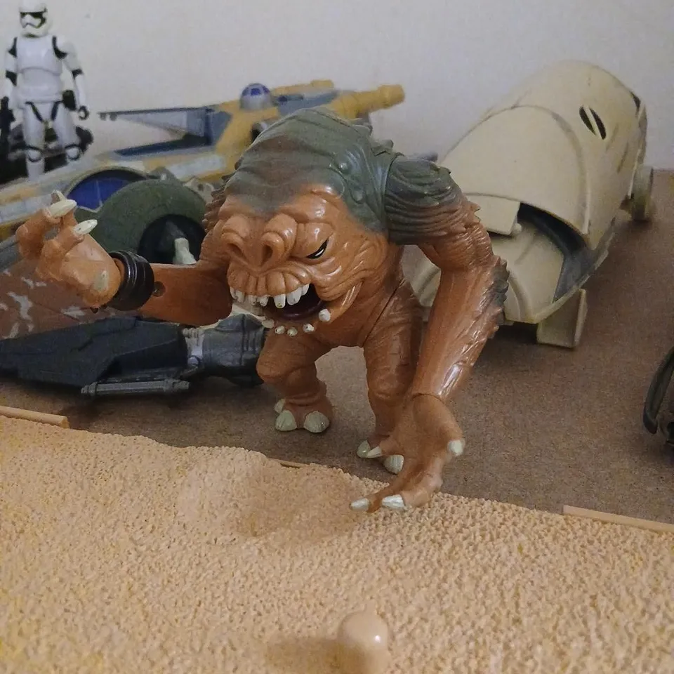 SMALL COLLECTION OF RETRO STAR WARS COLLECTABLES