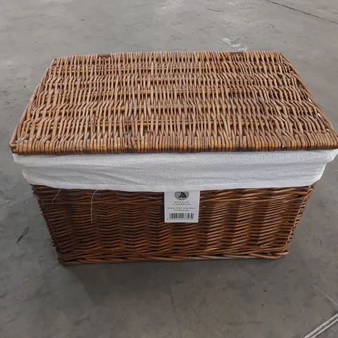 BOXED RECTANGULAR WICKER STORAGE BASKET WITH LID AND REMOVABLE LINING (1 BOX)