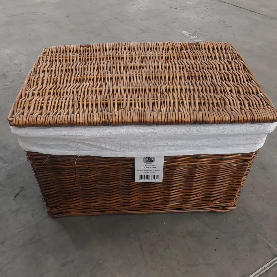 BOXED RECTANGULAR WICKER STORAGE BASKET WITH LID AND REMOVABLE LINING (1 BOX)