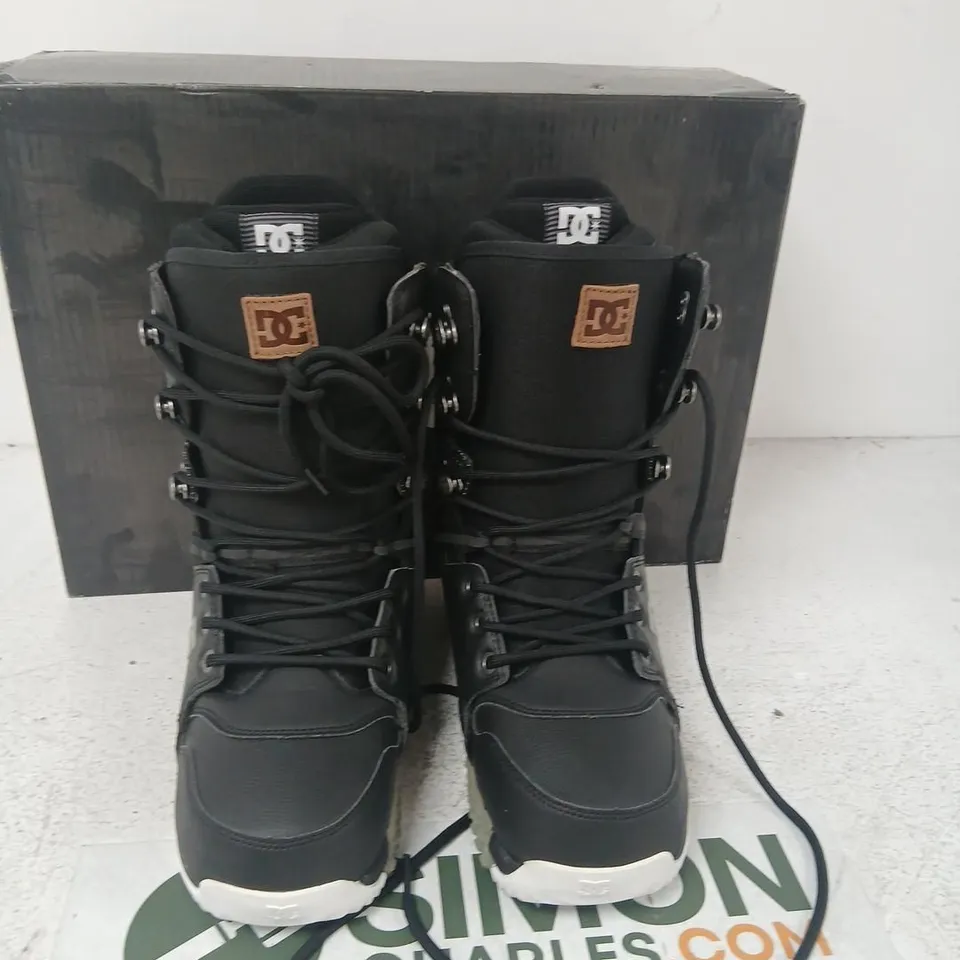 DC MUTINY MEN'S SNOWBOARD BOOTS – BLACK, UK 8 (US 9) – BOXED