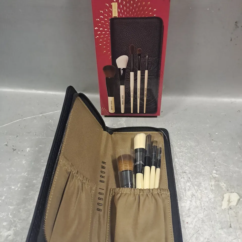 BOXED BOBBI BROWN ESSENTIAL LUXURY BRUSH SET