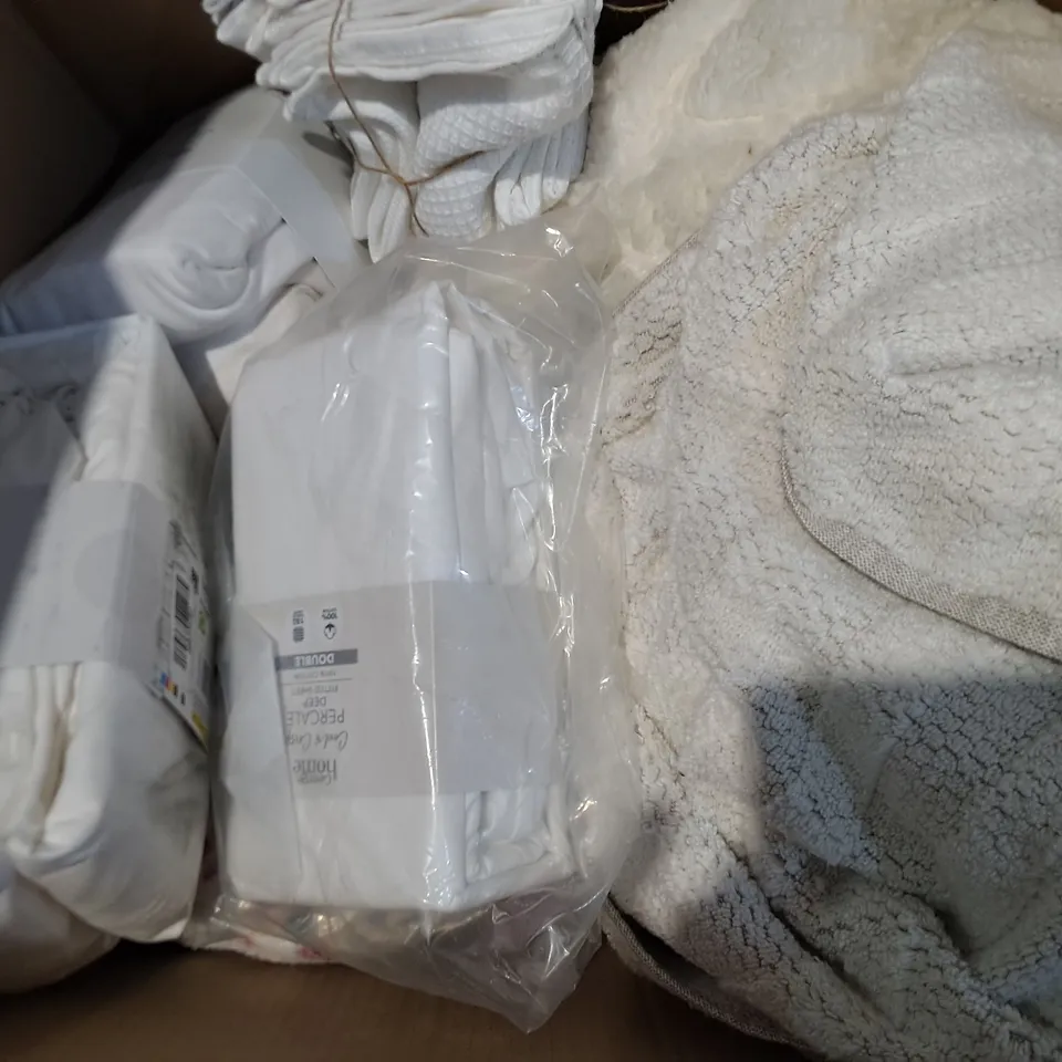 BOX OF APPROXIMATELY 6 ASSORTED BEDDING AND SOFT FURNISHING   ITEMS TO INCLUDE - DUVET SET KING,  FITTED SHEET SET SINGLE , FRILL EDGE DUVET SET ETC