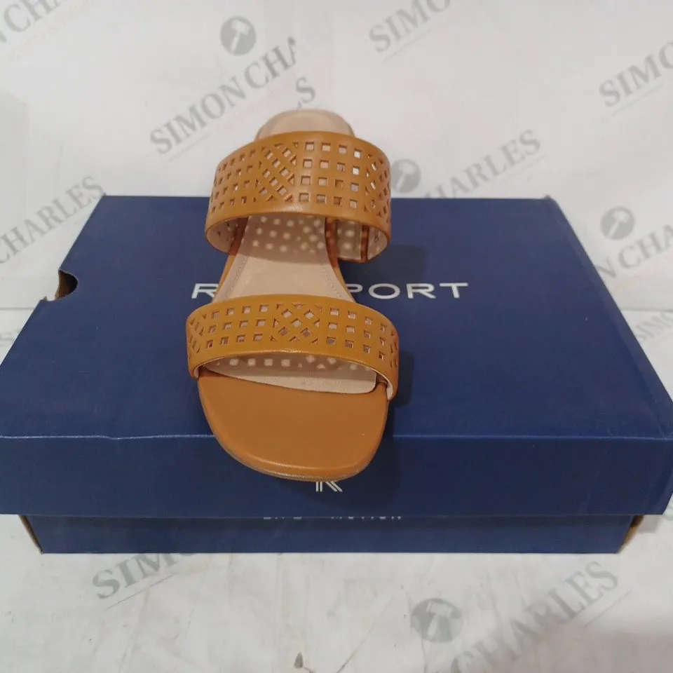 BOXED PAIR OF ROCKPORT TOTAL MOTION ALAINA MULE HEELED SANDALS IN TAN UK SIZE 7