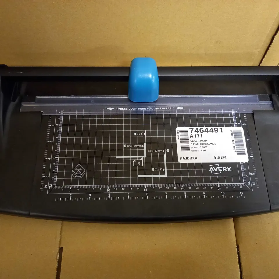 AVERY PHOTO & PAPER TRIMMER