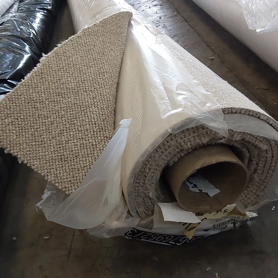 ROLL OF QUALITY EC FREEDOM XTRA ASTWOOD CARPET // SIZE: APPROX 4 X 3.3m