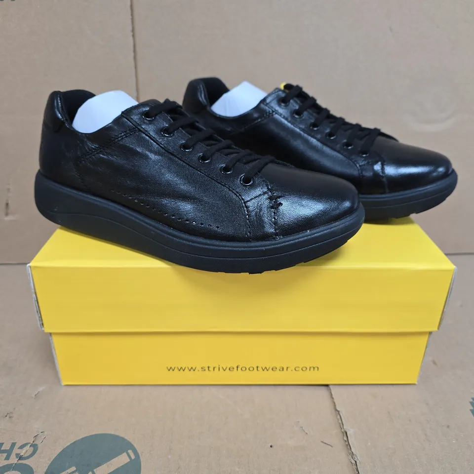 BOXED PAIR OF STRIVE DAKOTA SHOES IN ALL BLACK SIZE UK 5