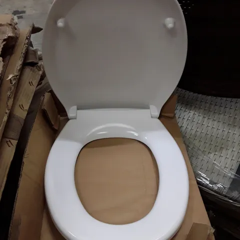 TOILET SEAT