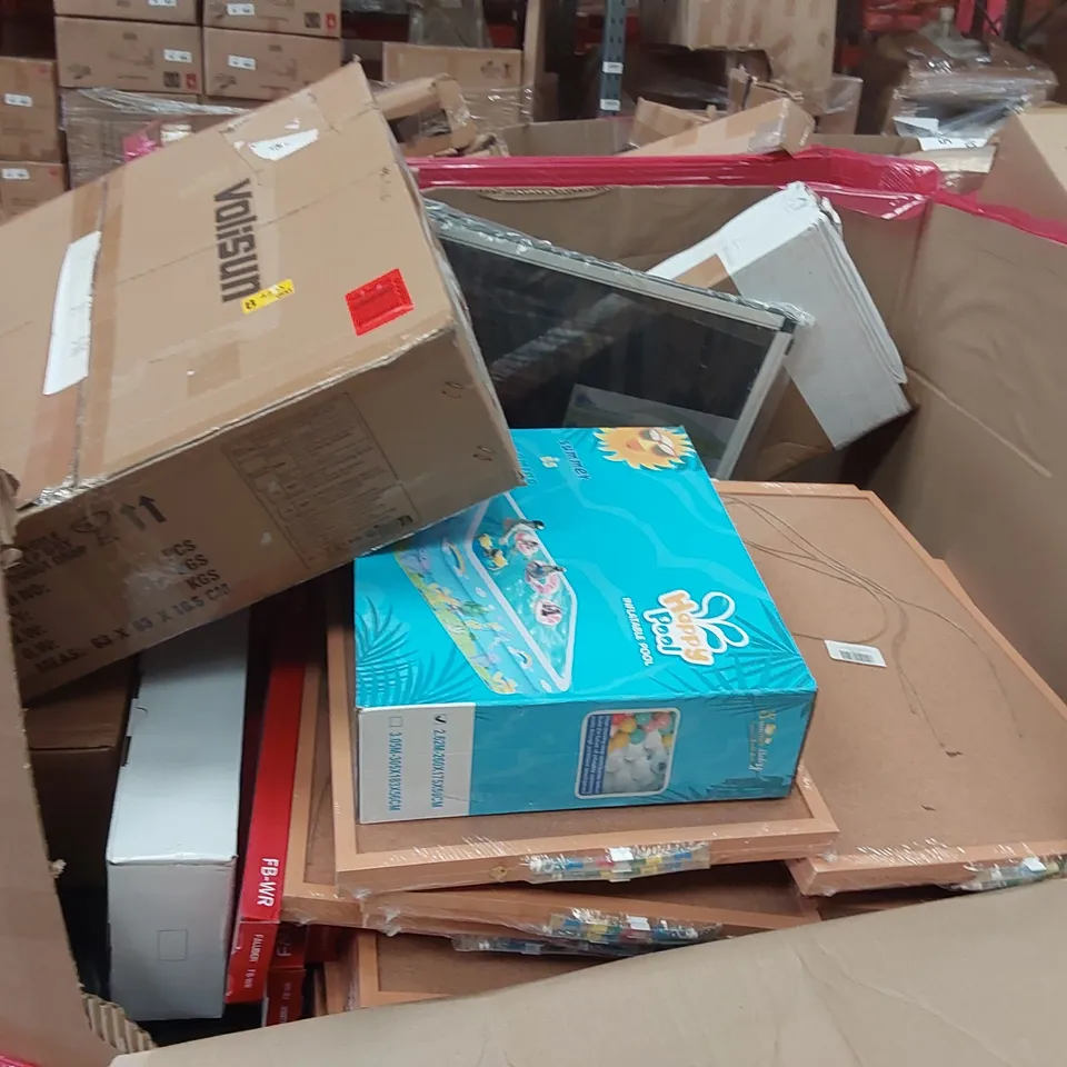 PALLET OF ASSORTED ITEMS INCLUDING: INFLATABLE SWIMMING POOL, SHOWER MIXER SYSTEM, TOP SMART MUSIC CEILING LIGHT, PULL-UP BARS ECT
