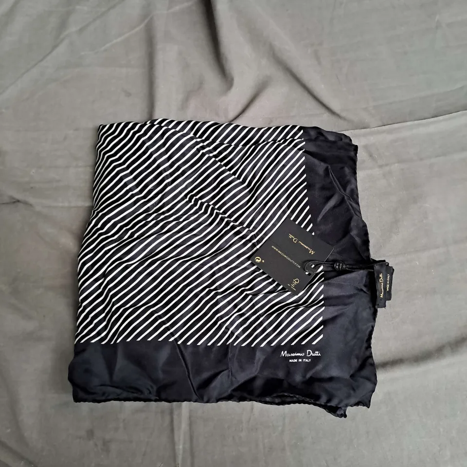 MASSIMO DUTTI POCKET SQUARE IN BLACK STRIPE