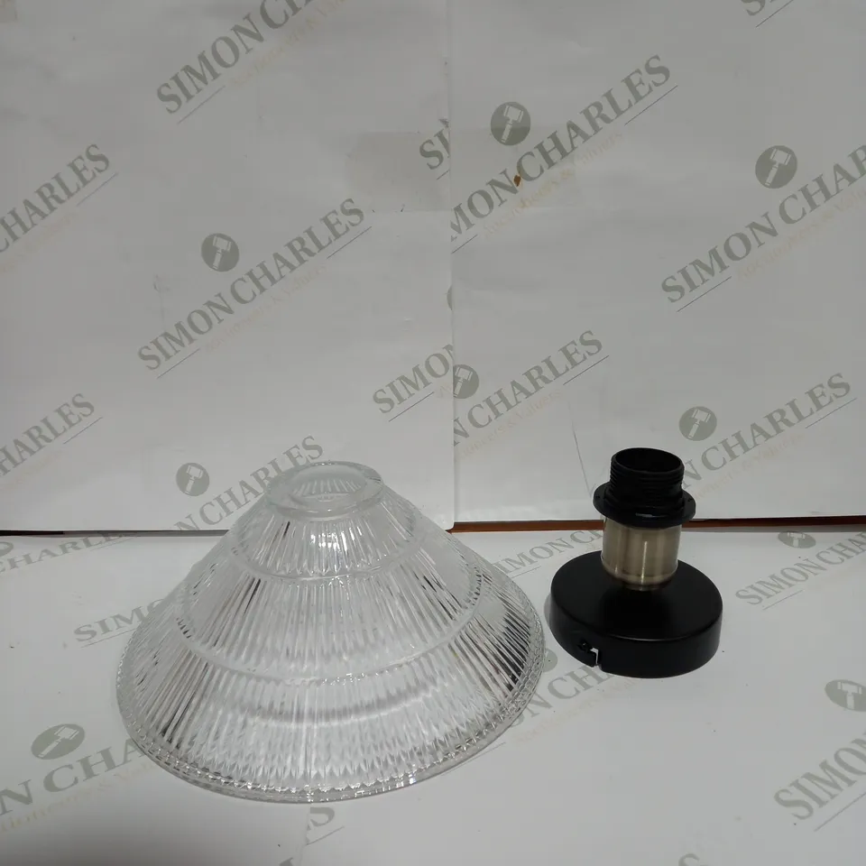 DAR LIGHTING GROUP LIGHT FLUSH FITTING