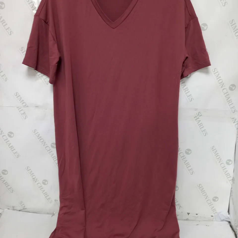 APPROXIMATELY 20 ASSORTED CLOTHING PRODUCTS IN VARIOUS STYLES & SIZES TO INCLUDE TROUSERS, DRESSES, JACKETS ETC	