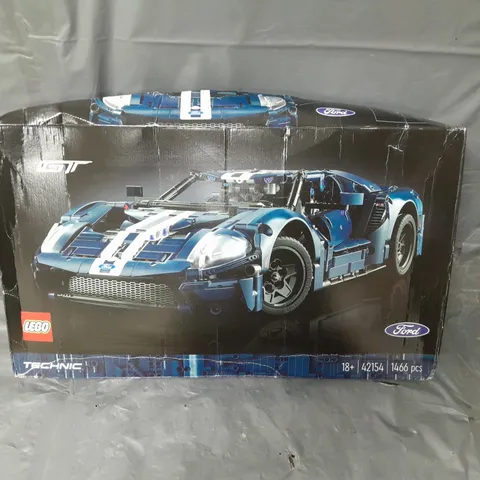 BOXED LEGO TECHNIC 2022 FORD GT [SET 42145]