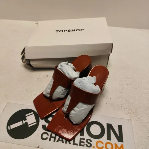 TOPSHOP ARCHER TOE-THONG WEDGE SANDALS – TAN, UK 6 (EU 38)