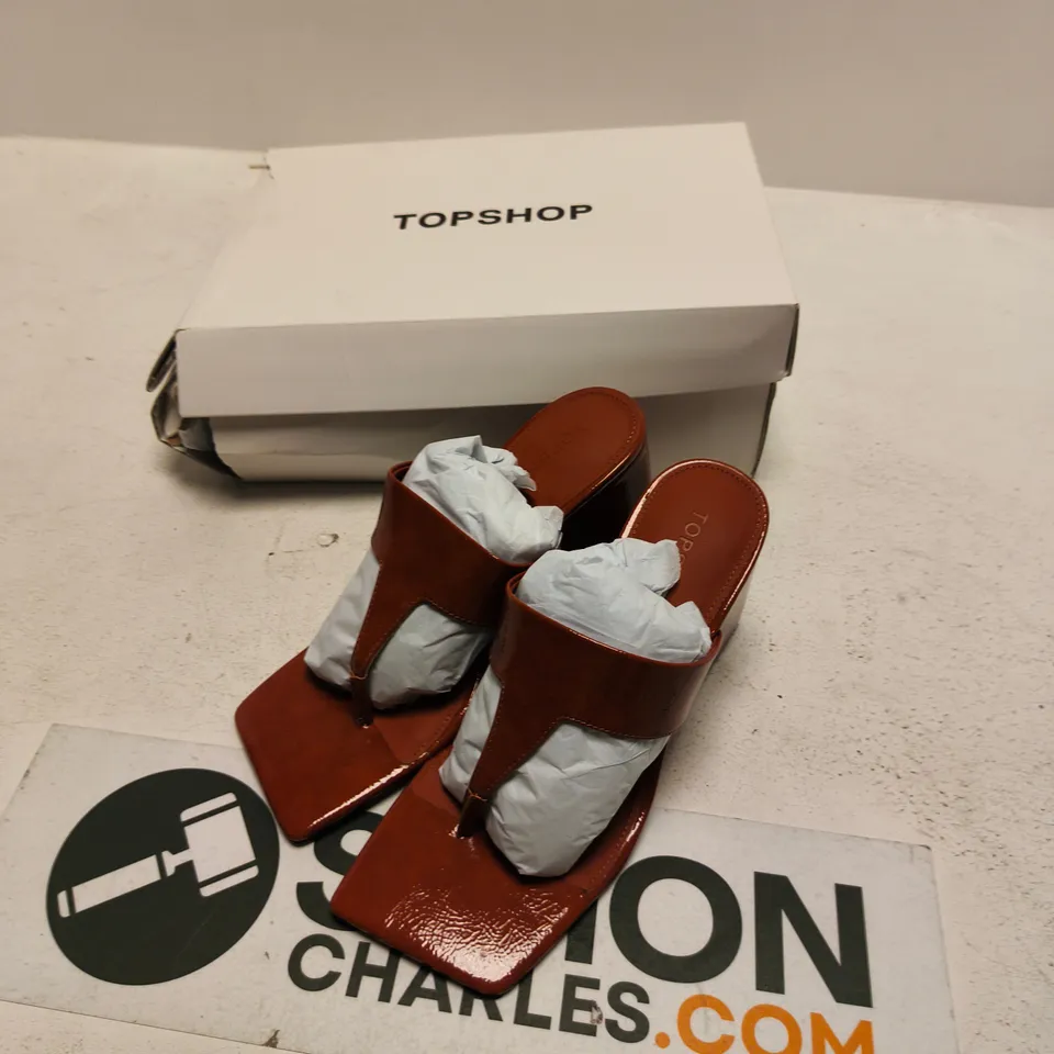 TOPSHOP ARCHER TOE-THONG WEDGE SANDALS – TAN, UK 6 (EU 38)