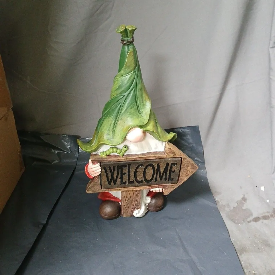 BOXED LA JOLIE MUSE RESIN GARDEN GNOME ORNAMENT - SOLAR LED LIGHT UP