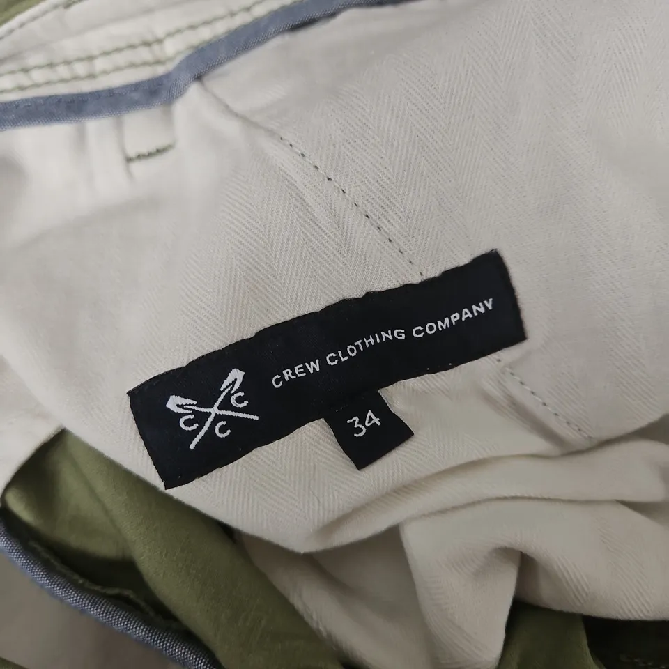 CREW CLOTHING COMPANY MEN'S OLIVE GREEN CARGO SHORTS – SIZE 34