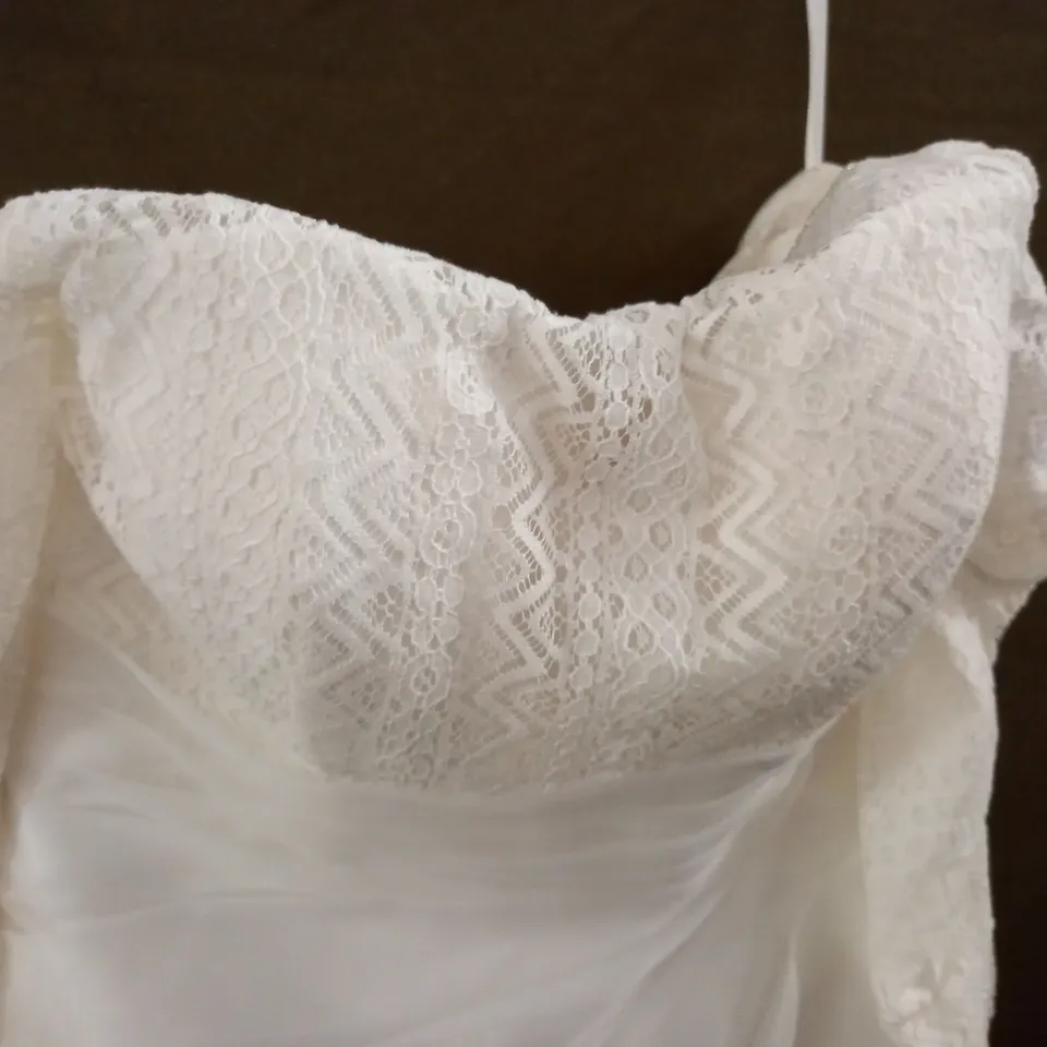 IVORY WEDDING DRESS WITH LACE SLEEVES - UK 22