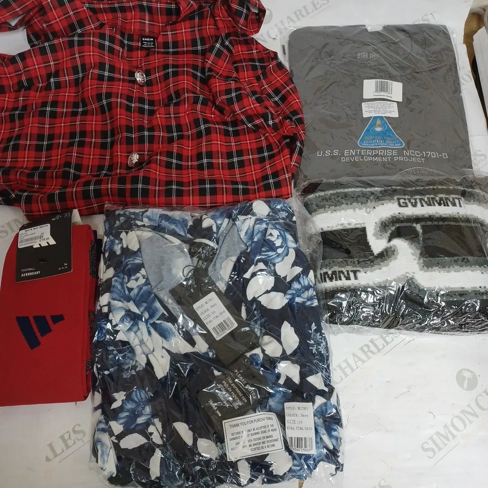 BOX OF APPROXIMATELY 25 ASSORTED CLOTHING ITEMS TO INCUDE - SOCKS , T-SHIRT , DRESS ETC