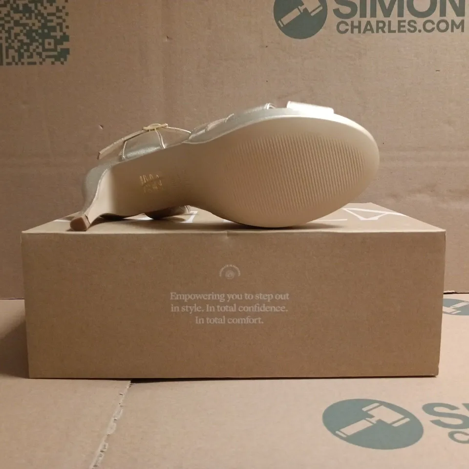 BOXED PAIR OF CALLA EMILY II OPEN TOE STILETTO HEELS IN CHAMPAGNE SIZE EU 39.5