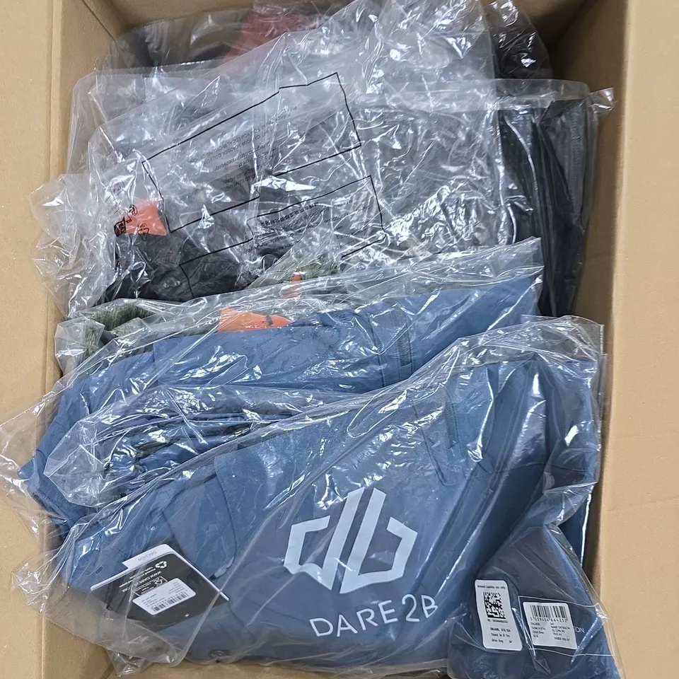 APPROXIMATELY 29 ASSORTED BRAND NEW REGATTA CLOTHING ITEMS IN VARIOUS SIZES, STYLES & COLOURS TO INCLUDE TUNED IN PANTS, FINGAL EDITION T SHIRT ETC