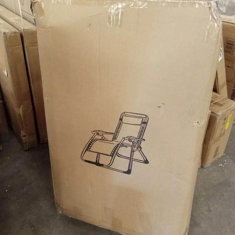 BOXED OUTDOOR GARDEN LOUNGER CHAIR (1 BOX)