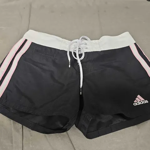 ADIDAS SHORT SHORTS SIZE XS