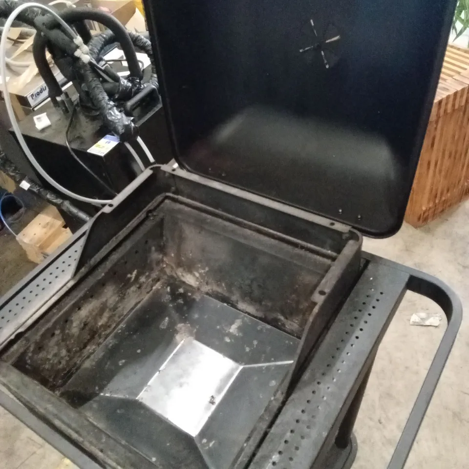 BBQ - MISSING GRILL 