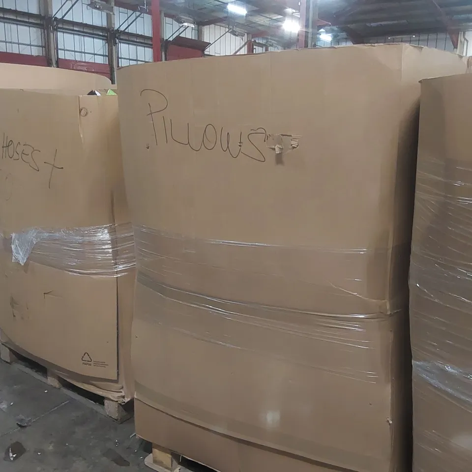 PALLET CONTAINING A VERY LARGE QUANTITY OF ASSORTED PILLOWS AND RELATED BEDDING/COMFORT PRODUCTS ECT