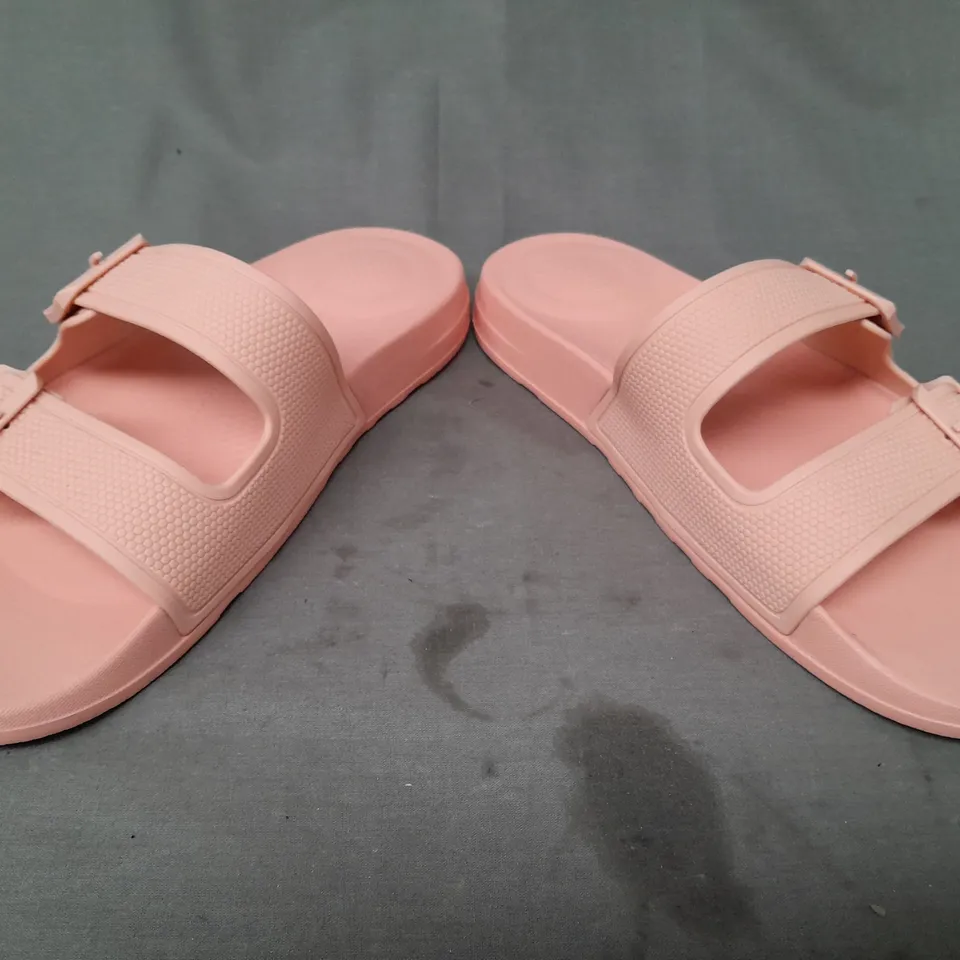 BOXED PAIR OF FITFLOP IQUSHION TWO-BAR SLIDERS IN BLUSH UK SIZE 7