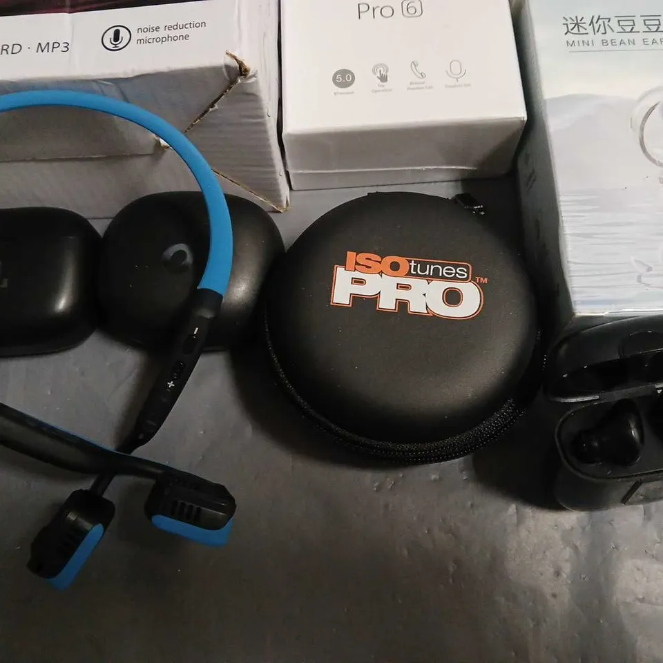 LOT OF APPROXIMATELY 13 ASSORTED AUDIO ITEMS TO INCLUDE SKULLCANDY, JLABS AND LOOP