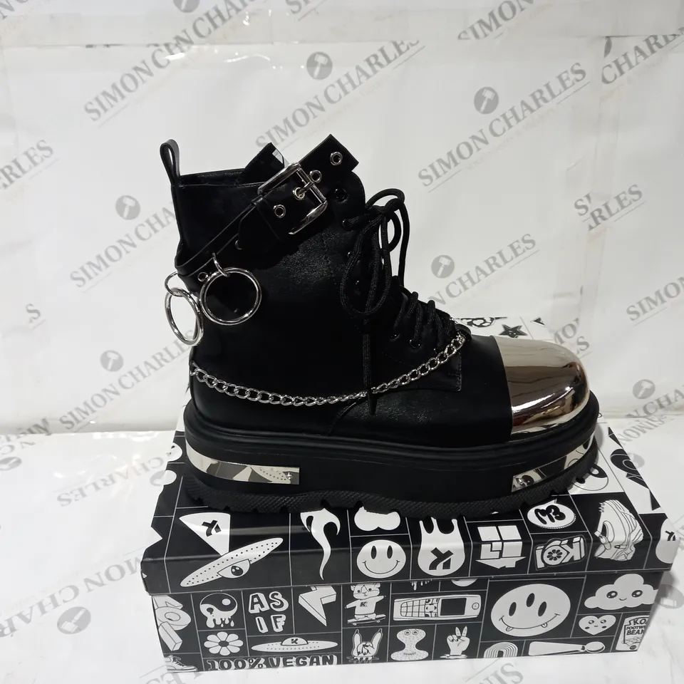 BRAND NEW BOXED PAIR OF KOI VEGAN BORIN MENS HARDWARE PLATFORM BOOTS SIZE 12