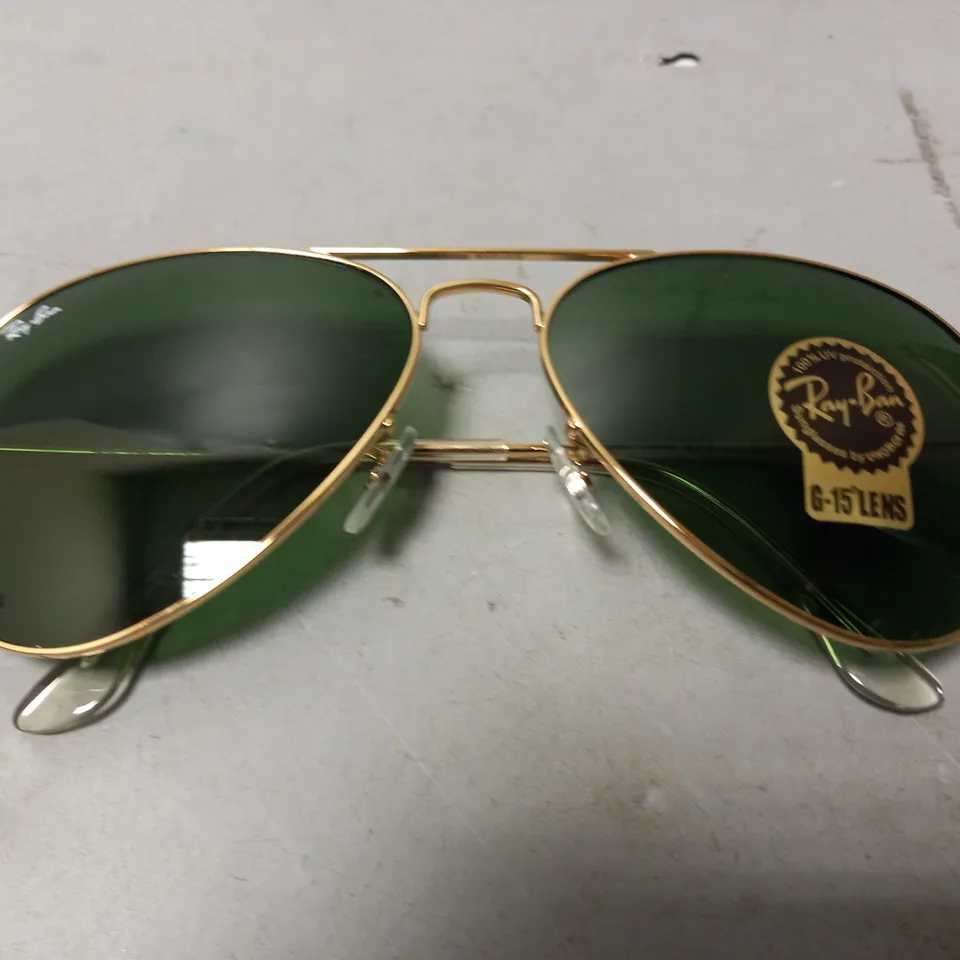 RAY BAN 3025 AVIATOR SUNGLASSES IN GOLD COLOUR 