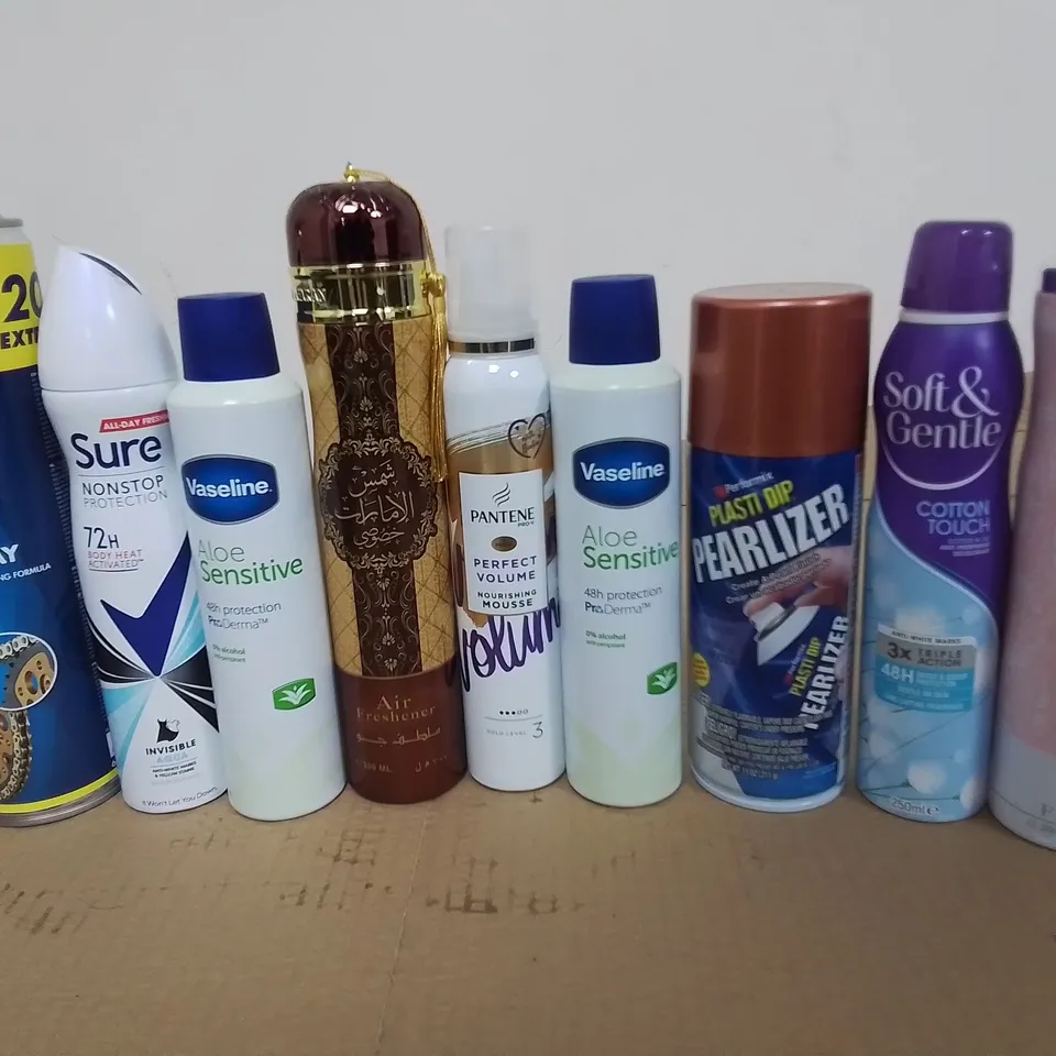 LOT OF ASSORTED HOME AEROSOLS TO INCLUDE PUTOLINE DX 11 CHAIN SPRAY, PLASTIC DIP PEARLISED AND VARIOUS DEODORANT 