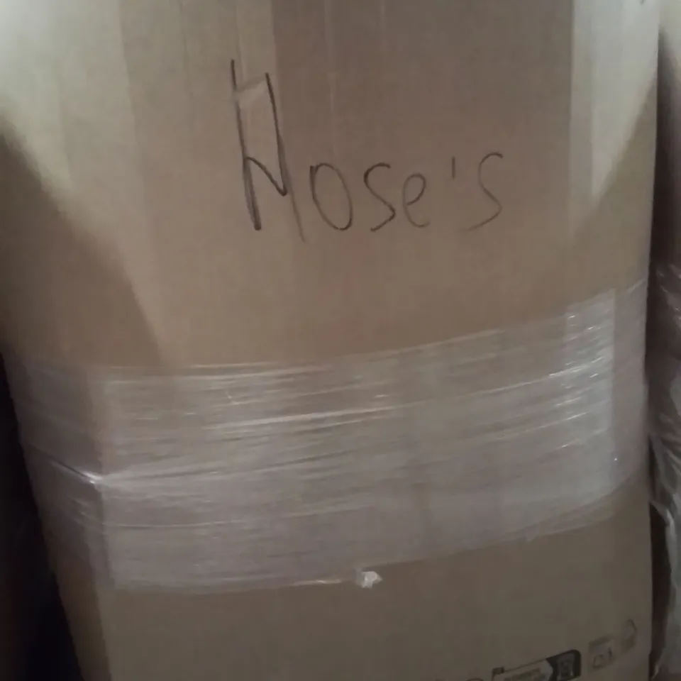 PALLET CONTAINING A LARGE QUANTITY OF HOSES