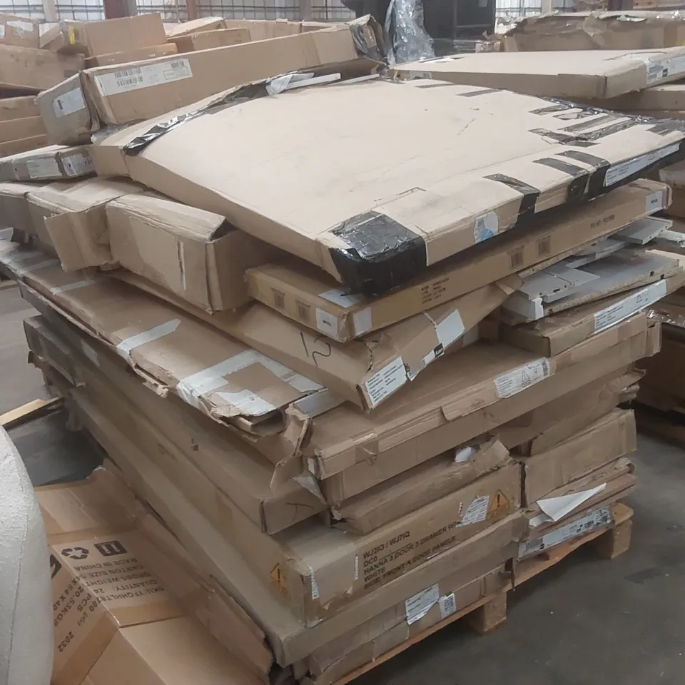 PALLET CONTAINING A LARGE QUANTITY OF ASSORTED FURNITURE PARTS